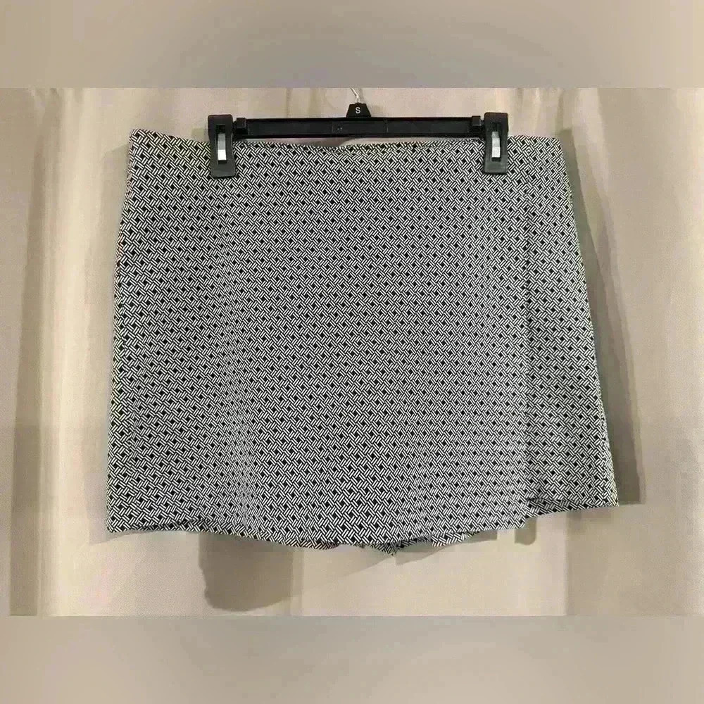 Women’s Black&White Cato Skorts